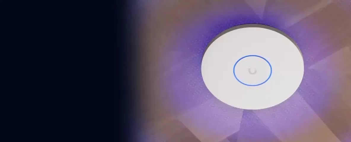 Access point Ubiquiti εγκατεστημένο στην οροφή.